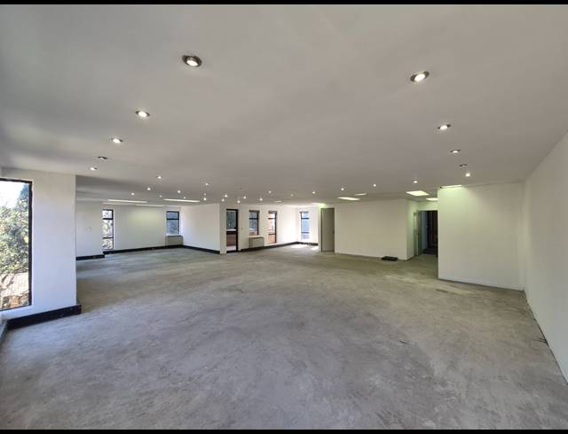 182M² OFFICE TO LET IN KRAMERVILLE
